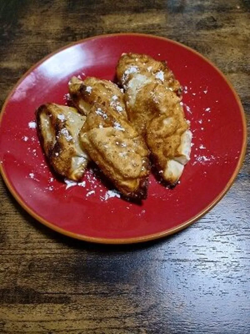 蜜芋胡麻豆腐揚げ餃子ホワイトシュガーがけ