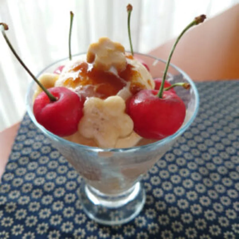 旬のフルーツ金胡麻パフェ