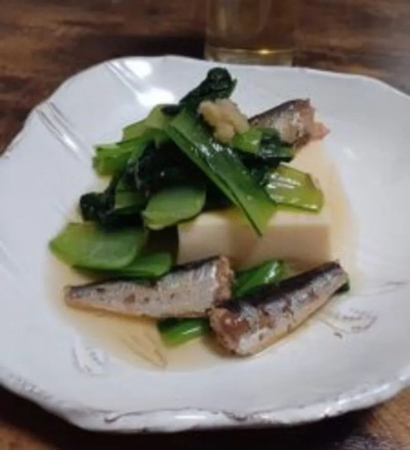 オイルサーディン小松菜胡麻油炒めのせ卵豆腐
