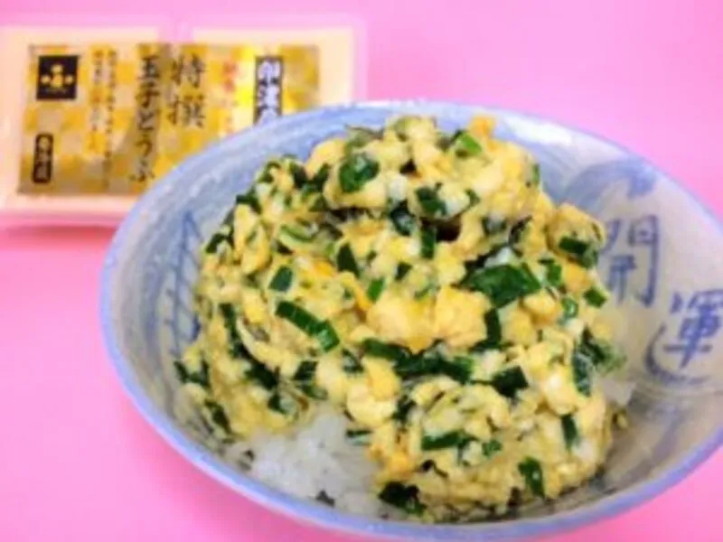 玉子どうふ入りふわふわニラ玉丼