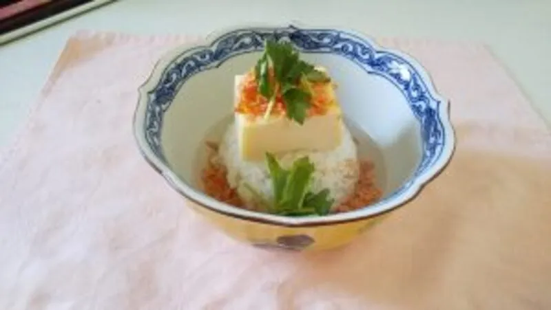 三つ葉香る玉子どうふのだし茶漬け